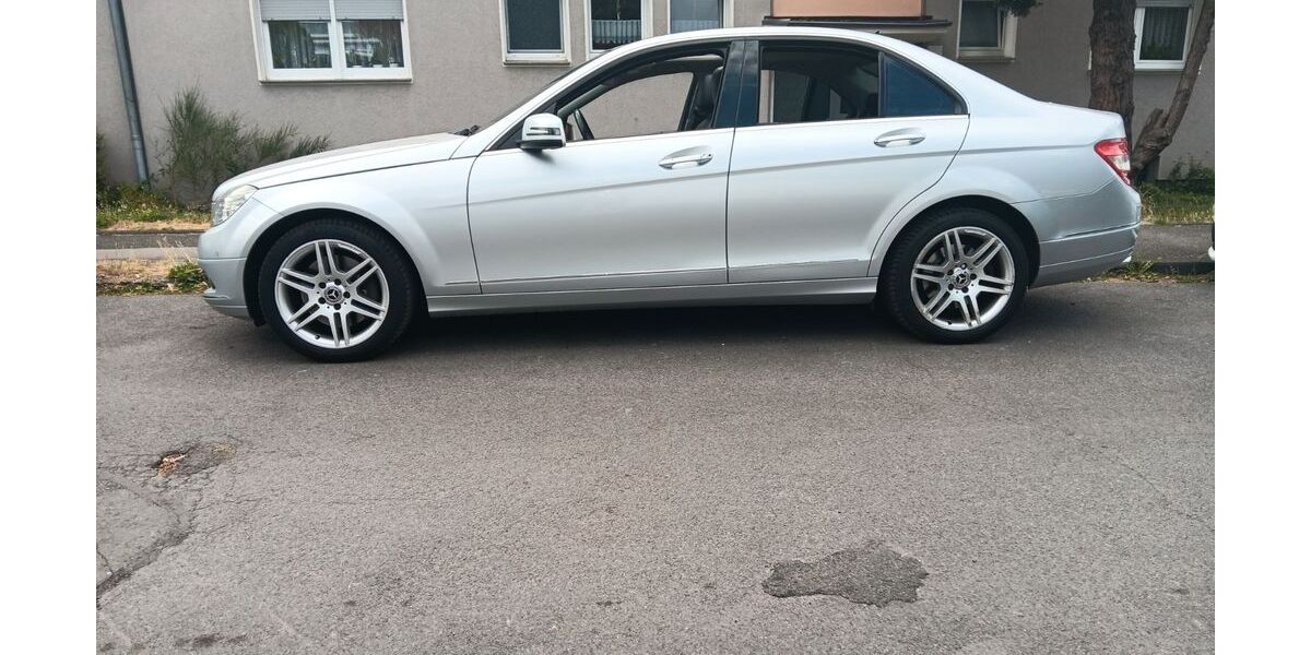 Mercedes-Benz C 350 176.000 km 8.750 &euro; Essen 45127