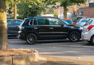 VW Tiguan 120.000 km 9.999 &euro; Bottrop 46242