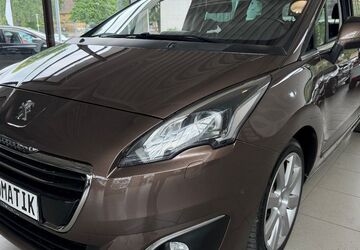 Peugeot 5008 181.382 km 10.890 &euro; Bottrop 46236